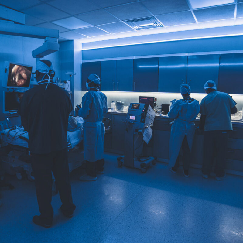 team medico in sala operatoria